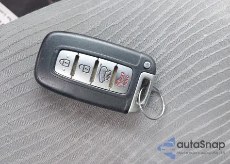 2013 Hyundai Sonata Hybrid z USA, uszkodzony, nr VIN KMHEC4A47DA051383